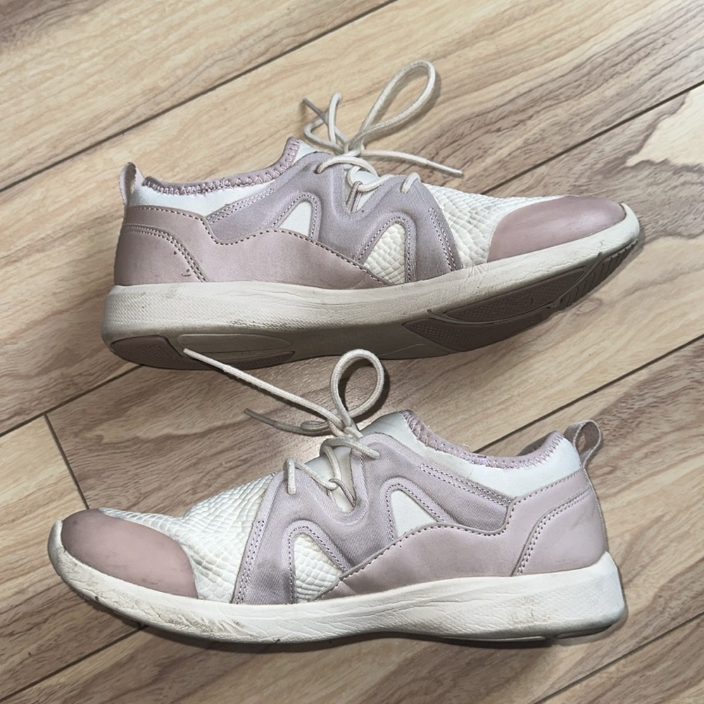 Vionic Sneakers - Picture 3 of 5